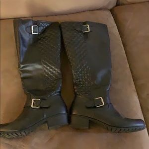 Black boots size 8